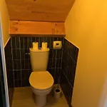 Spacious House For 4 People בית נופש