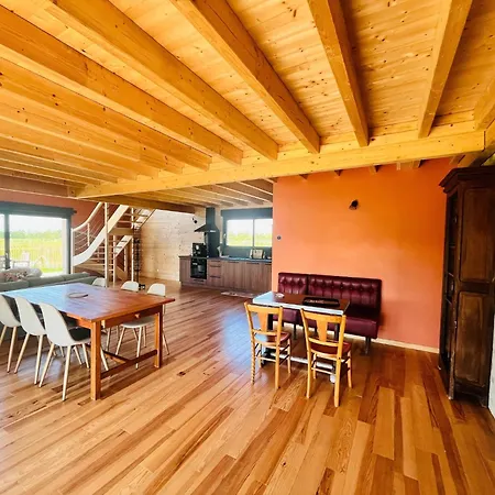Spacious House For 4 People Hébergement de vacances *