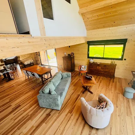 Spacious House For 4 People Hébergement de vacances *