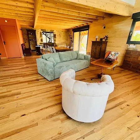 Semesterbostad Spacious House For 4 People