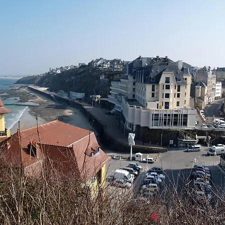 Semesterbostad Spacious House For 4 People Gouville-sur-Mer