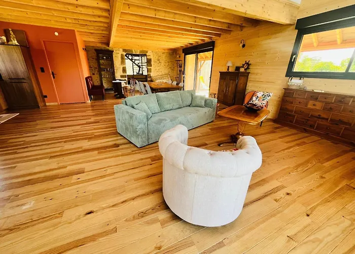 Semesterbostad Spacious House For 4 People