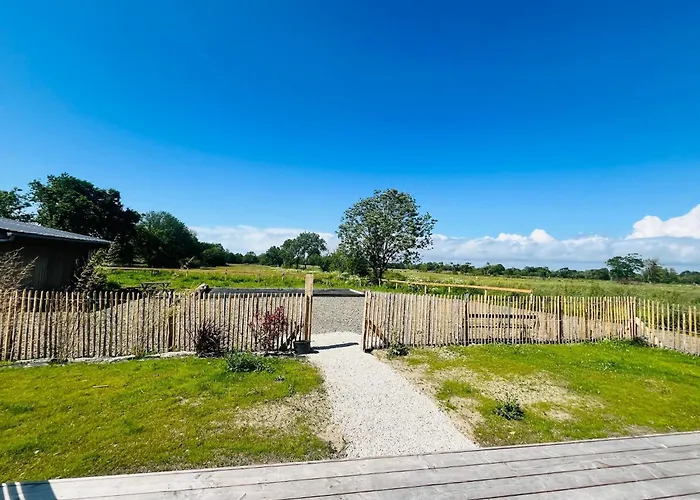 Semesterbostad Spacious House For 4 People